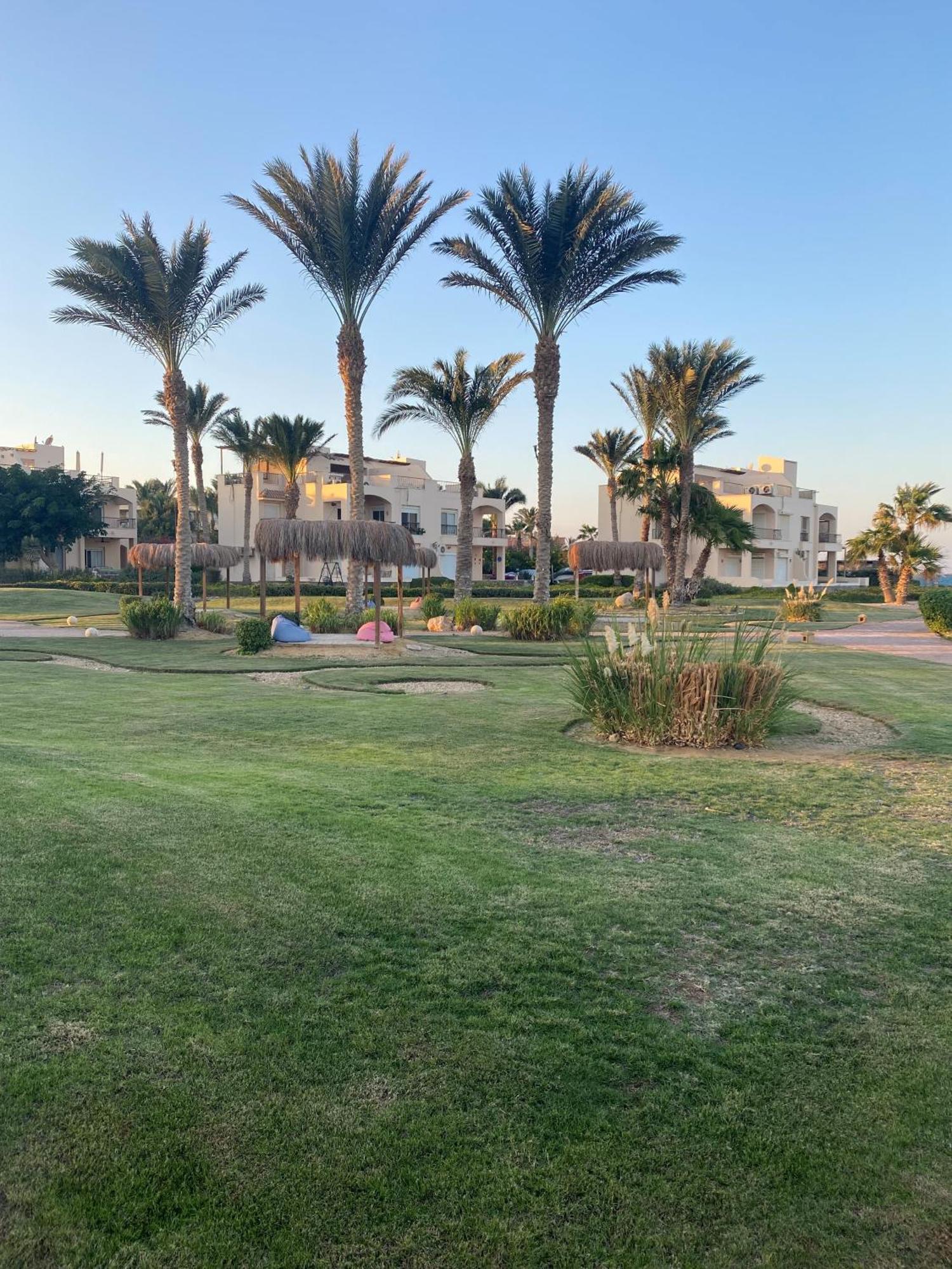 With Roof At Laguna Bay- Ain Sokhna - شالية غرفتين مكيف بالكامل بالرووف قرية لاجونا باي - العين السخنة Apartmán